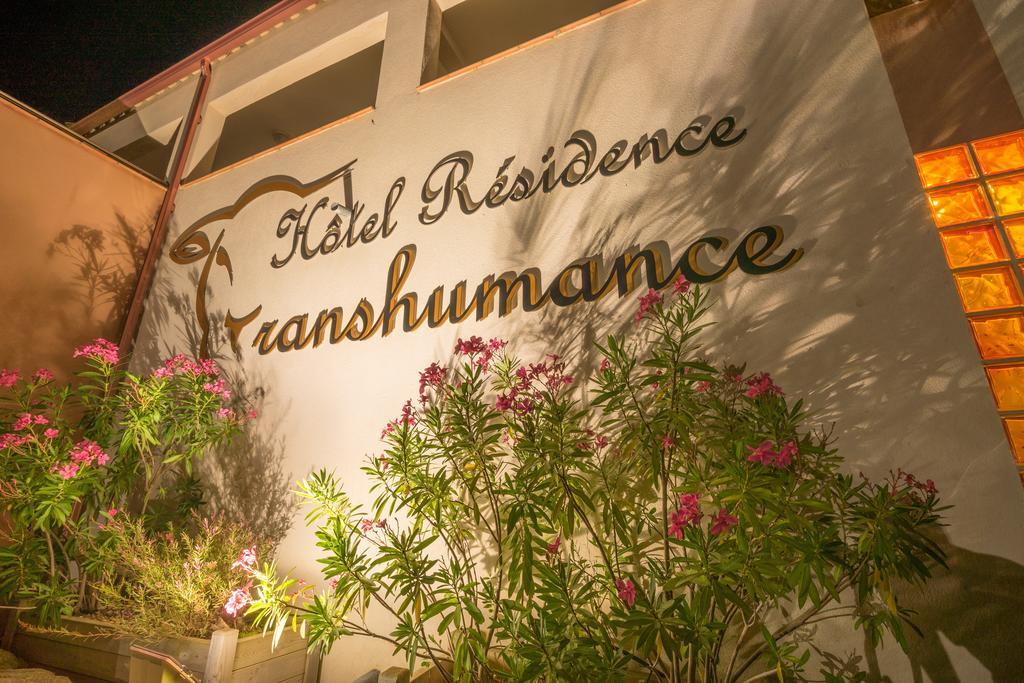 Hotel Et Residence De La Transhumance Saint-Martin-de-Crau Kültér fotó