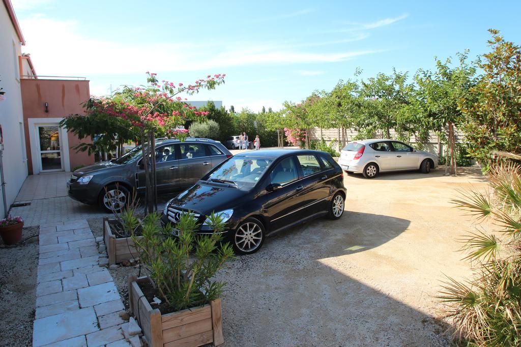 Hotel Et Residence De La Transhumance Saint-Martin-de-Crau Kültér fotó