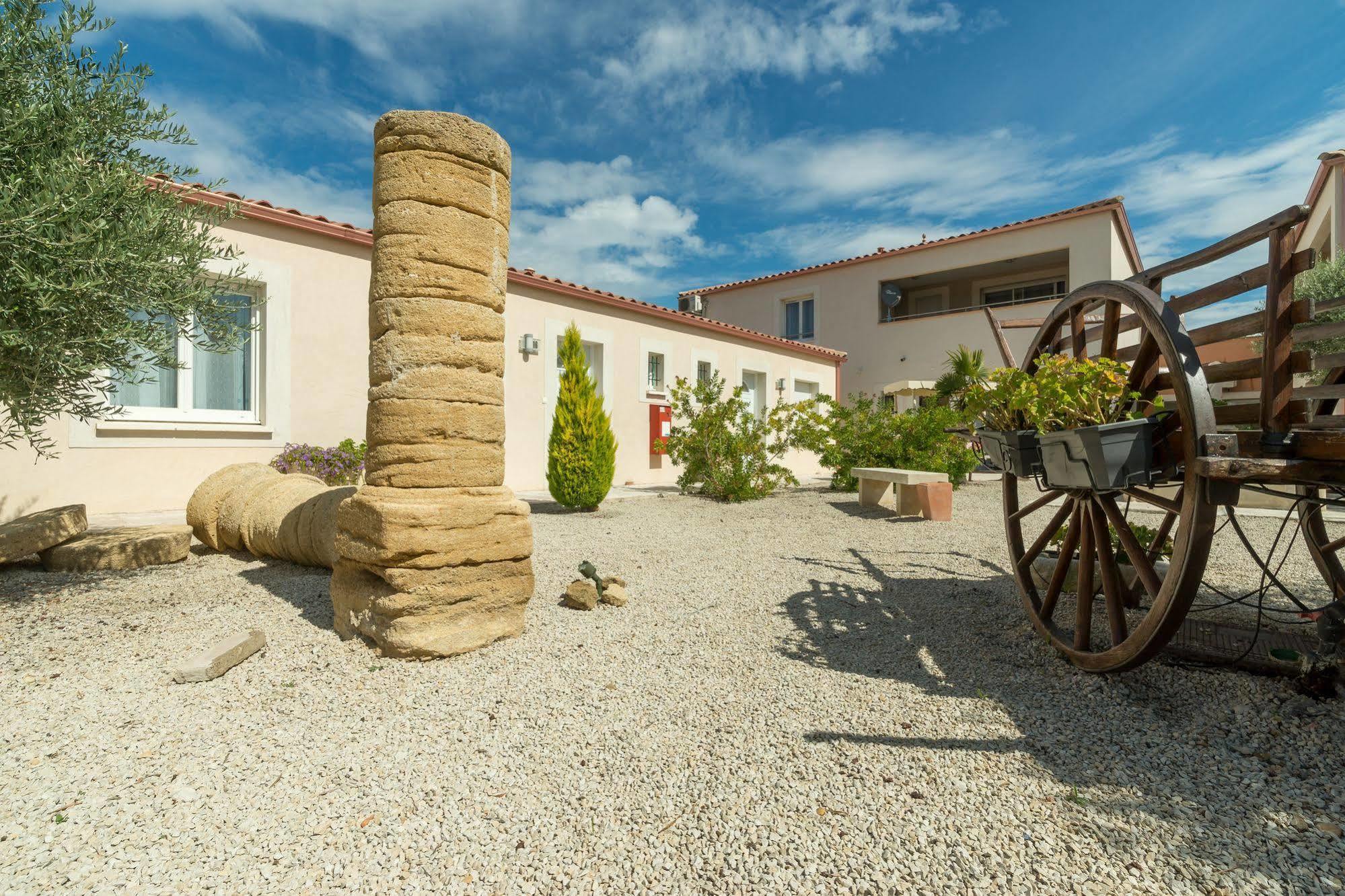 Hotel Et Residence De La Transhumance Saint-Martin-de-Crau Kültér fotó